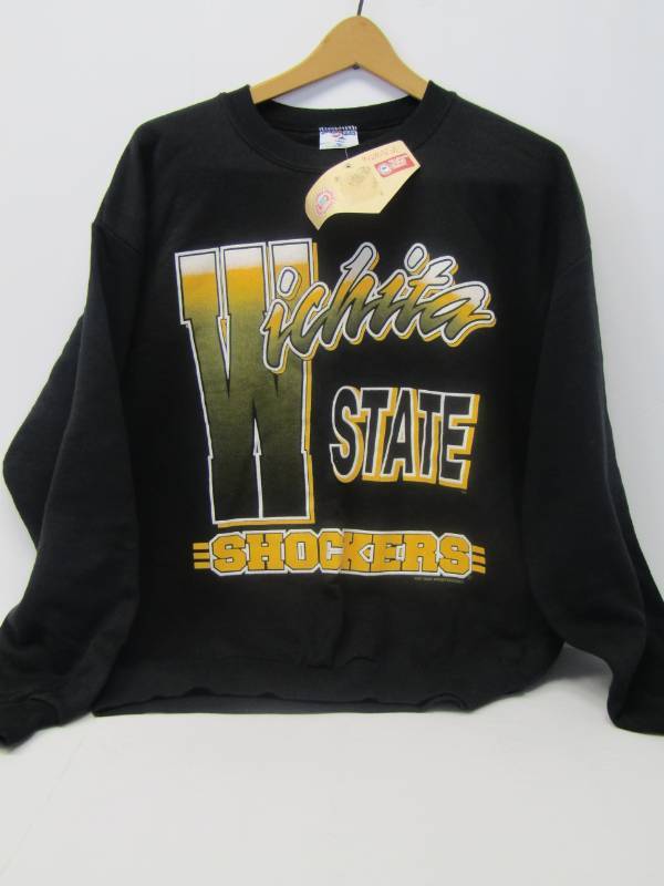 lot 3084 image: NWT  Wichita State Shockers Sweat Shirt Size  Large