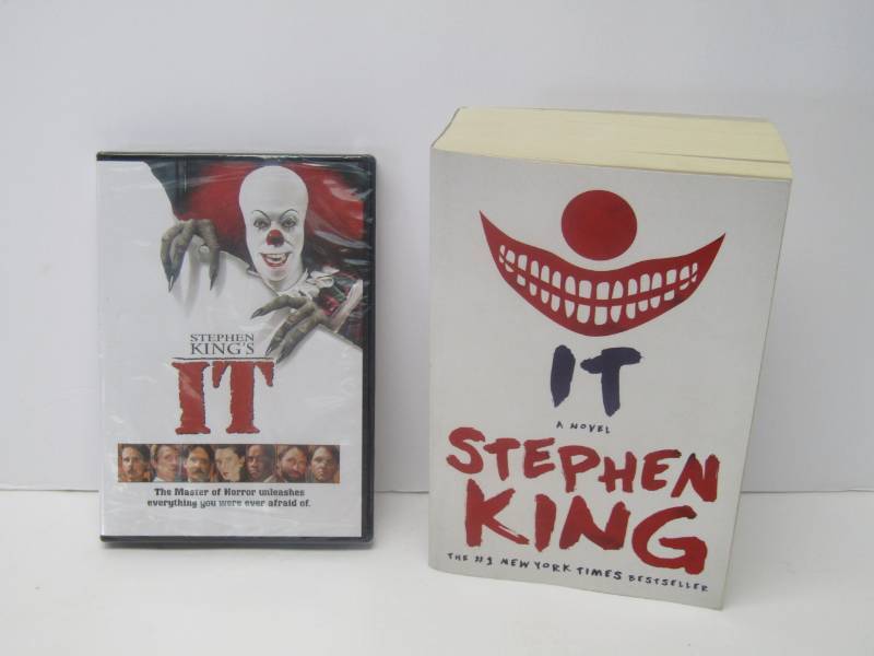 lot 3097 image: IT  Stephen King-  Book and DVD