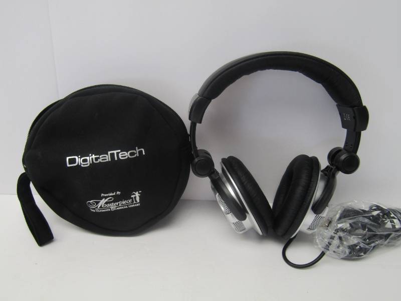 lot 3099 image: Digital Tech Headphones With Case