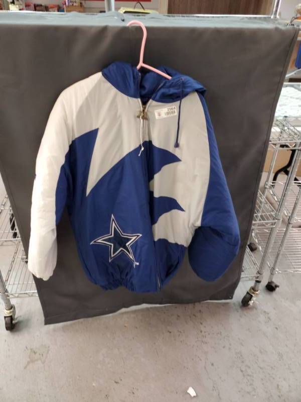lot 2564 image: Dallas Cowboys NFL Coat