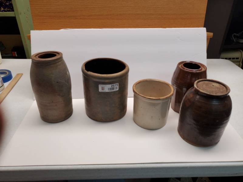 lot 2575 image: Clay Pots  and Crocks- Lot of 5