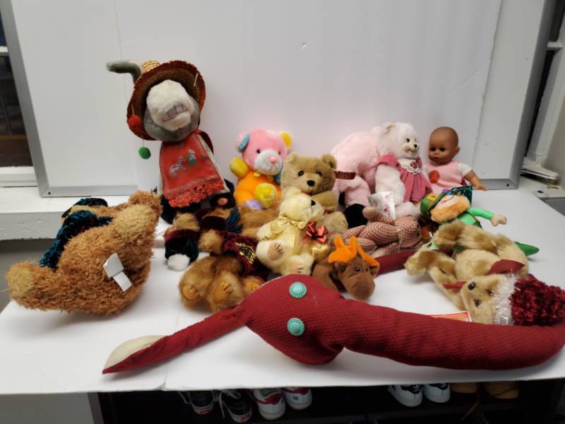 lot 2893 image: Plush Stuffed Animal  Lot- Some New