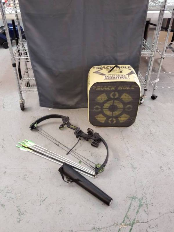 lot 5 image: Youth Compound Bow Setup and Target- Barnett