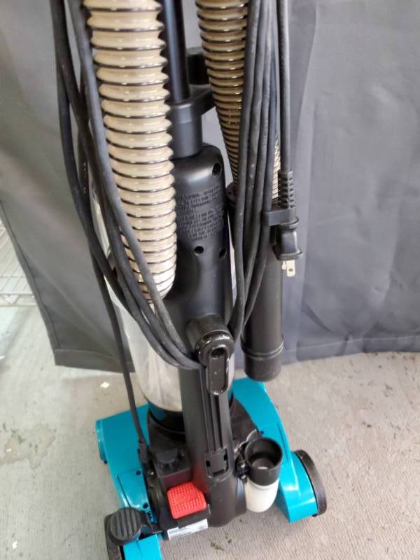 Power Force Helix Bissell & Black and Decker Vacuums - Baer Auctioneers -  Realty, LLC