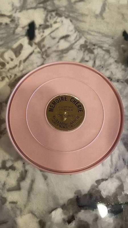 lot 93 image: Vintage Elizabeth Arden Memoire Cherie Dusting Powder-4 14 oz Foil Paper SEALED