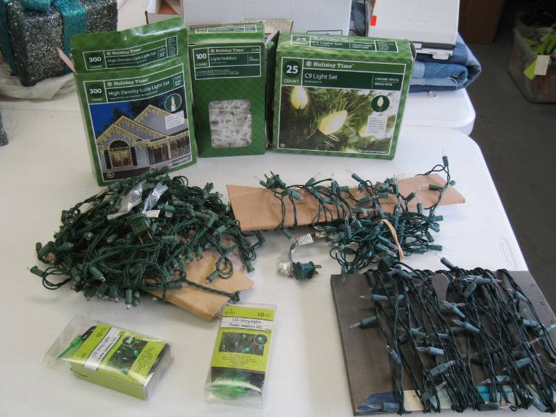 lot 3107 image: Lot of Christmas Lights  Light Holders for Gutters