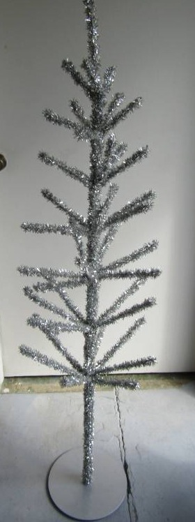 lot 3128 image: Silver Vintage Style Tinsel 4 Artificial Christmas Tree