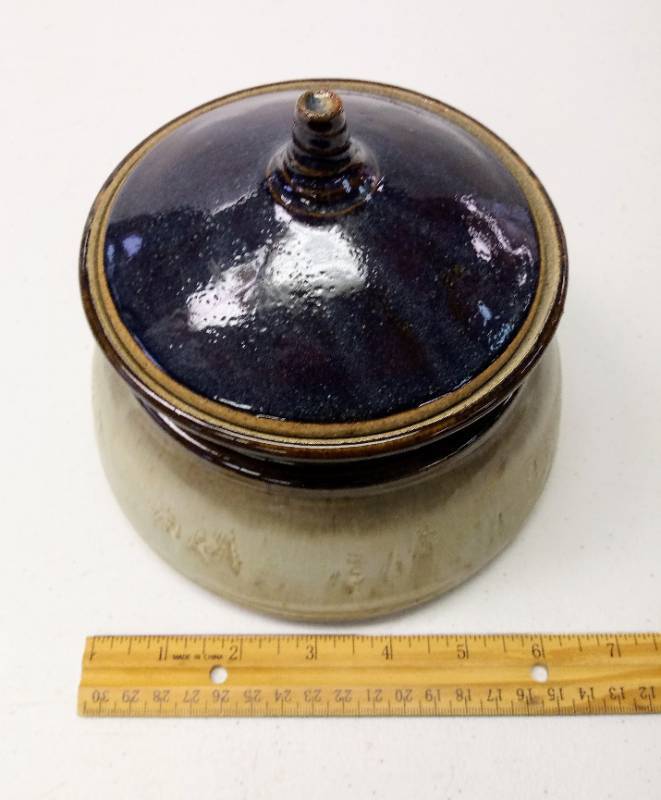 lot 2904 image: Nice Crock  Signed