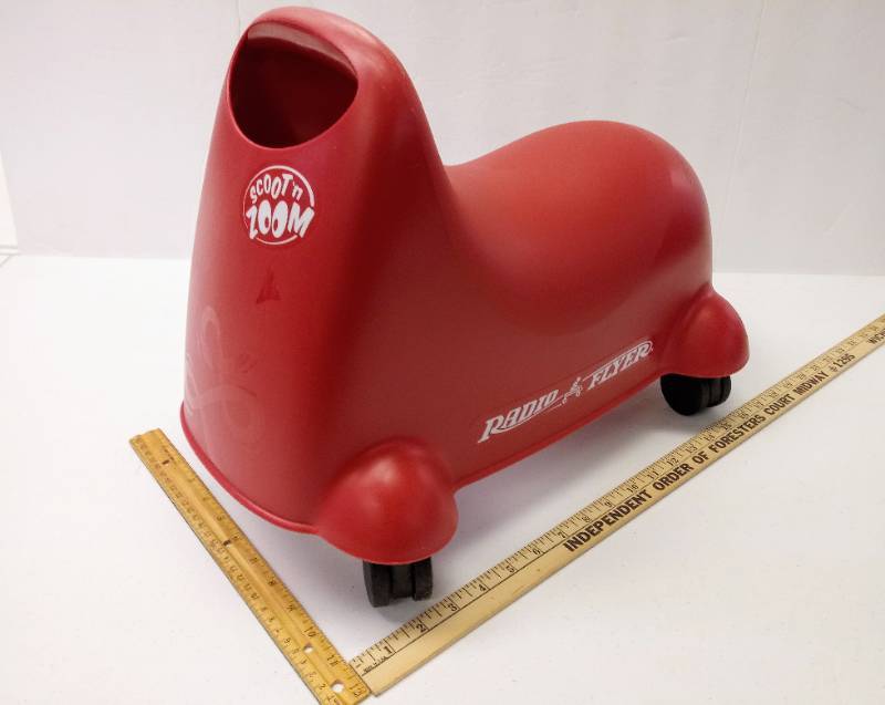 lot 2908 image: Radio Flyer Scoot N Zoom  Ride On Toddler Toy