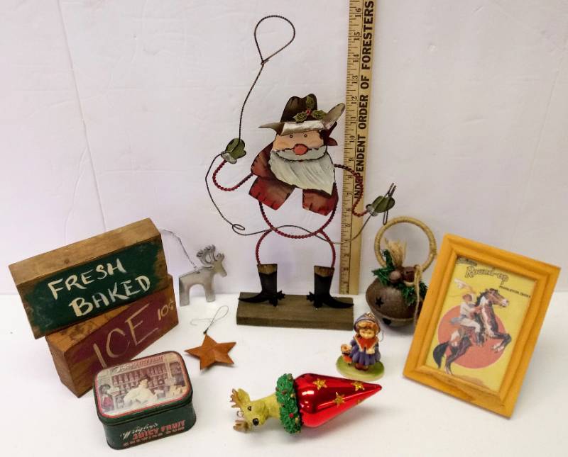 lot 3137 image: Festive Cowboy Christmas Lot