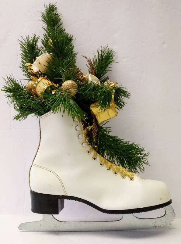lot 3143 image: Fabulous Rustic Ice Skate Christmas Decoration  Wall Hanging
