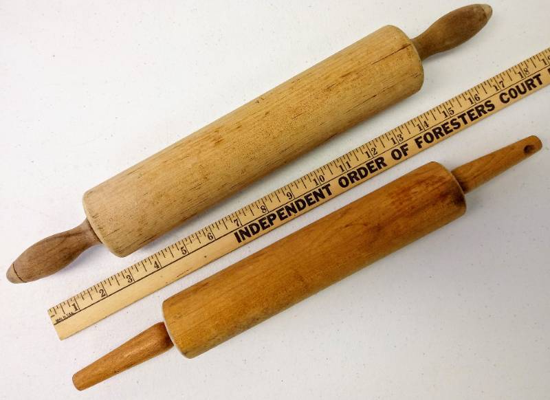 lot 2910 image: 2 Vintage Rolling Pins