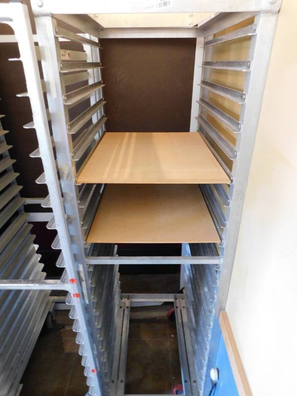 lot 3217 image: Fullsize Rolling Sheetpan Rack