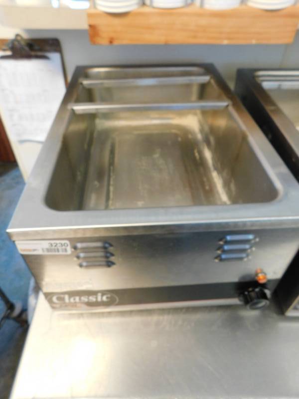 lot 3230 image: APW Fullsize Counter Top Warmer