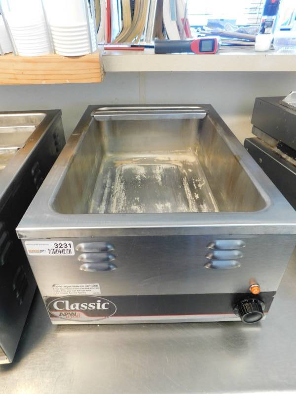 lot 3231 image: APW Fullsize Counter Top Warmer