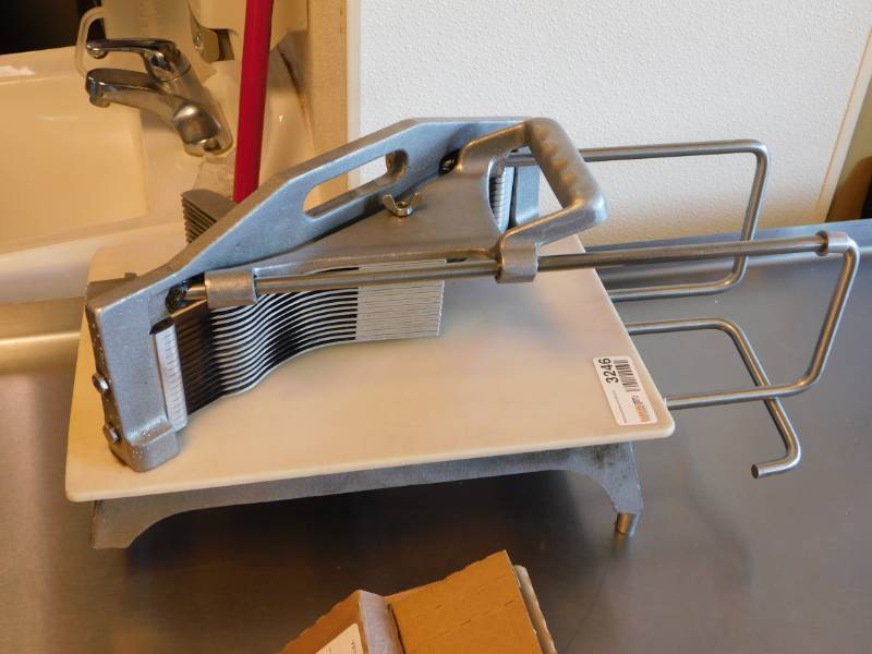 lot 3246 image: Vollrath Tomato Slicer