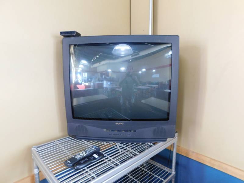 lot 3251 image: Sanyo 31 Inch Color Television