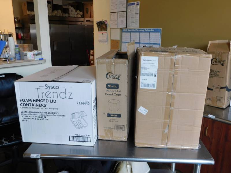 lot 3278 image: Lot of Foam Food Containers and Cups