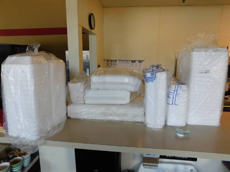 lot 3282 image: Lot of Assorted Foam Containers