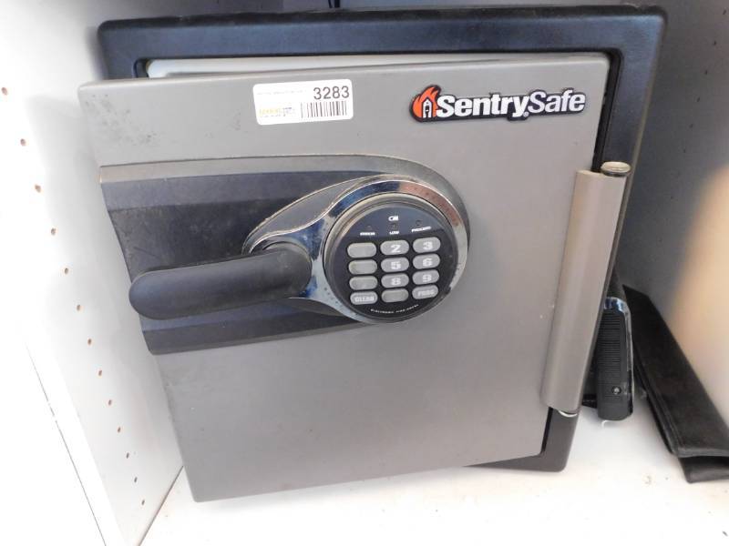 lot 3283 image: Sentry Safe