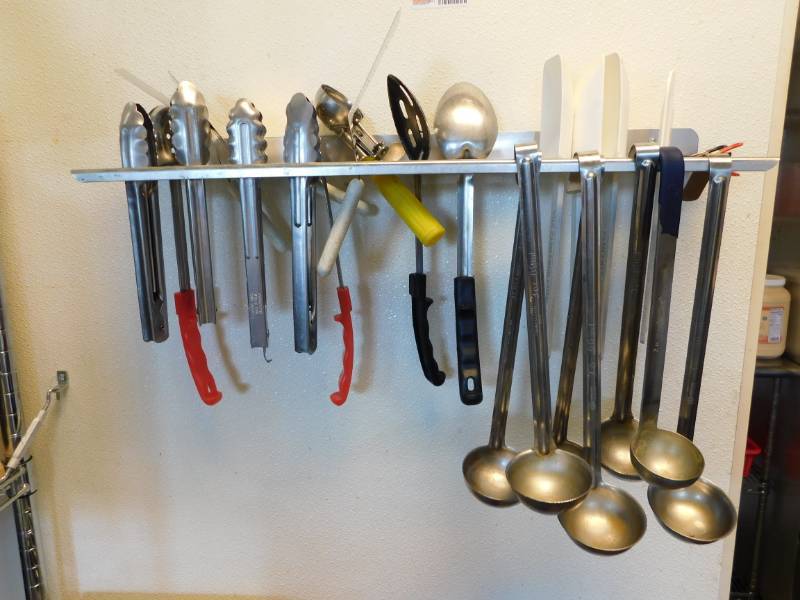 lot 3293 image: Lot of Utensils and Wall Mount Storage