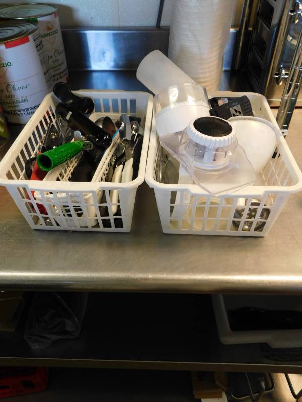 lot 3297 image: Lot of Utensils and More