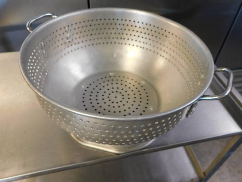 lot 3303 image: Stainless Collander
