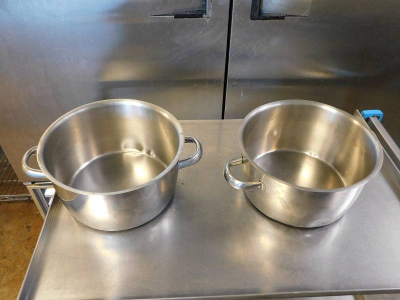 lot 3304 image: 2 Heavy Duty Sauce Pans