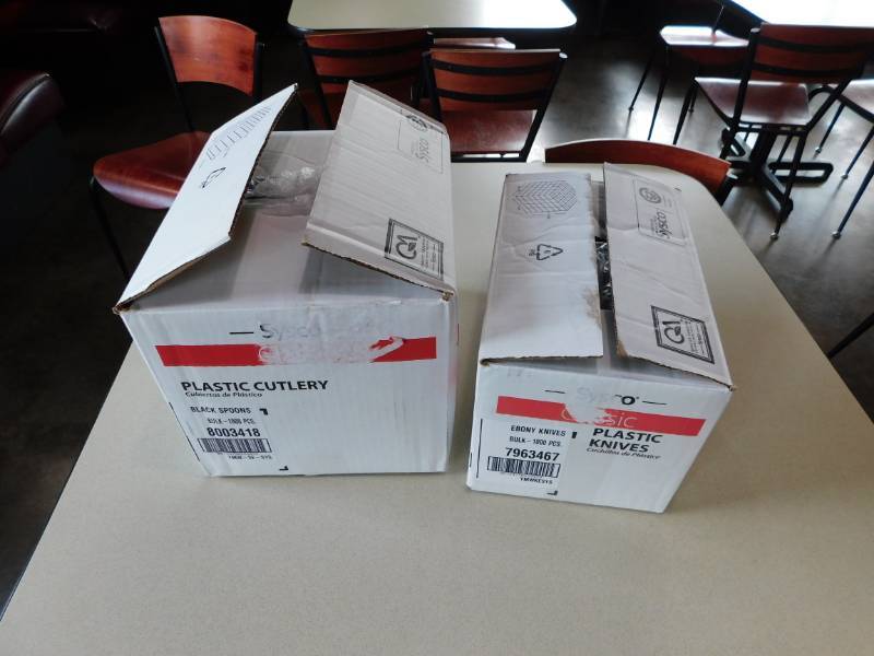 lot 3322 image: Lot Plastic Cutlery and Paper Food Cups