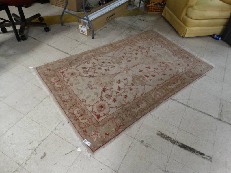lot 7584 image: area rug