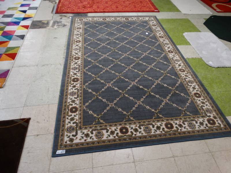 lot 7585 image: Large area rug