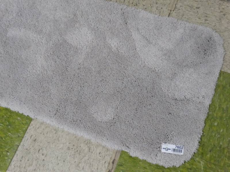 lot 7602 image: New bath mat
