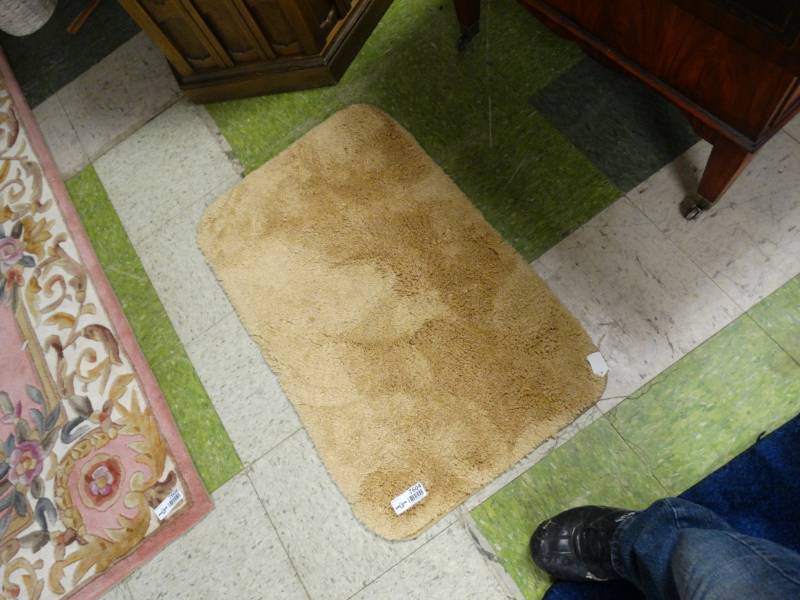 lot 7604 image: New bath mat