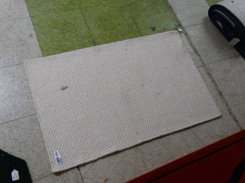 lot 7607 image: Wool rug