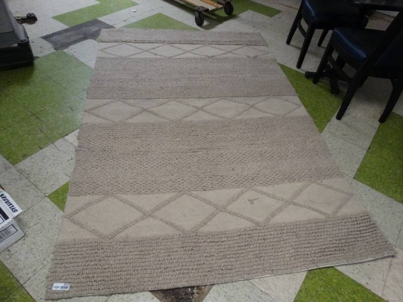 lot 7615 image: Large area rug