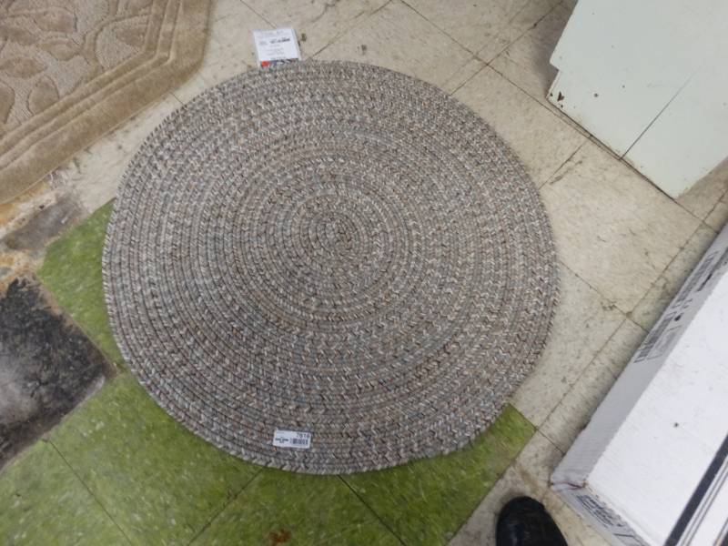 lot 7616 image: Round braided area rug