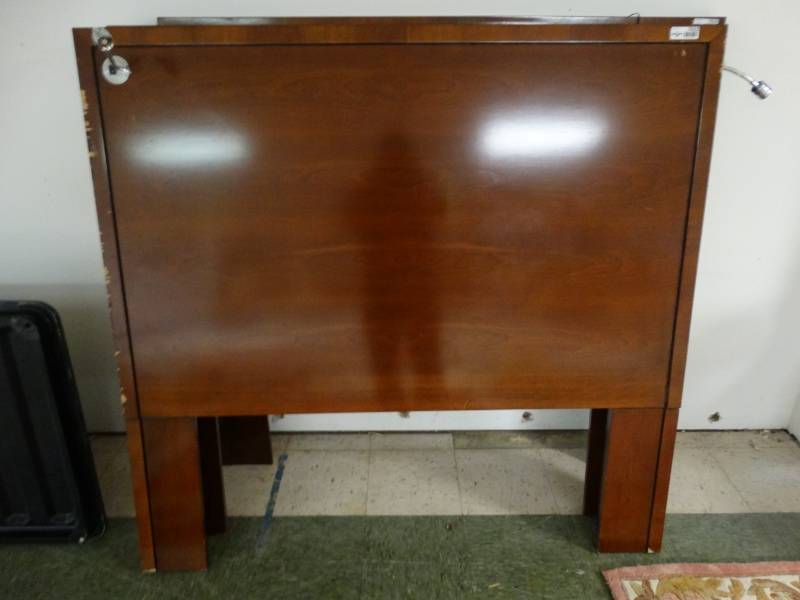 lot 7622 image: Wood headboard w light