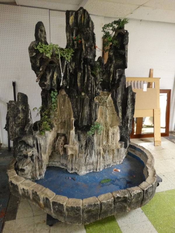 lot 7634 image: Huge & Awesome fountain & pond- Wont find another one of these for sale-
