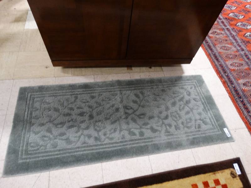 lot 7652 image: Area rug