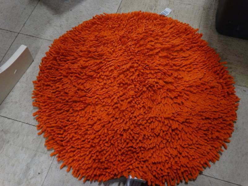 lot 7671 image: New rug