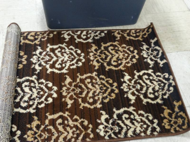 lot 7672 image: New rug