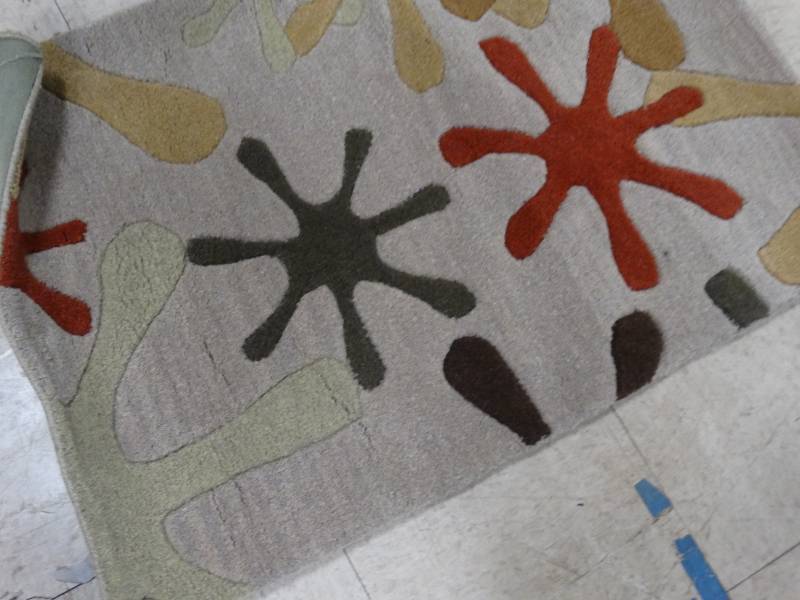 lot 7673 image: New rug