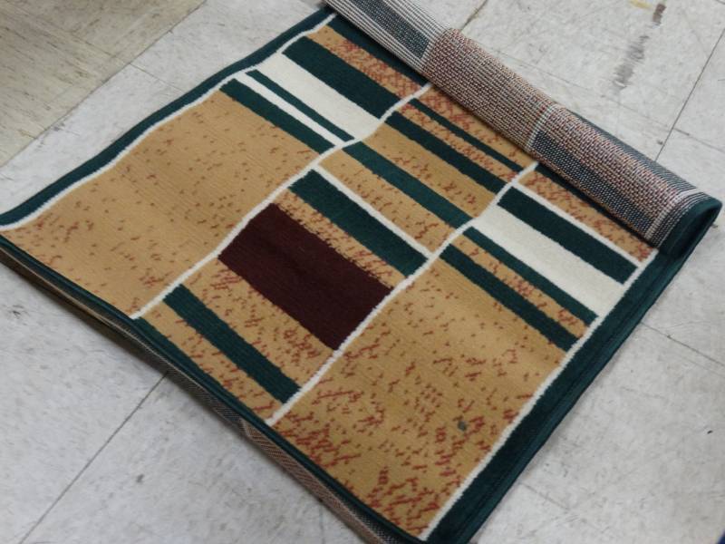 lot 7675 image: New rug