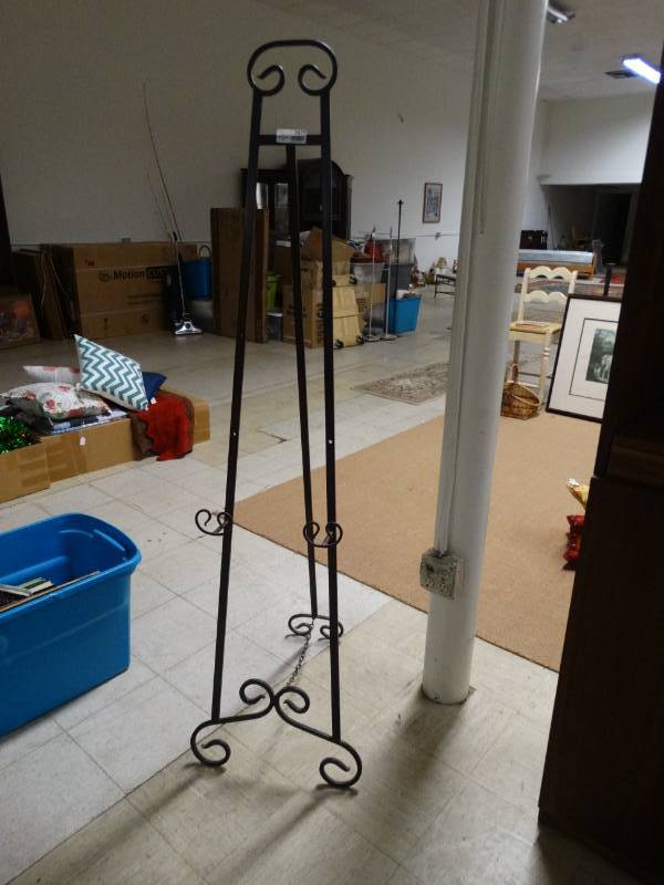 lot 7677 image: Metal art easel