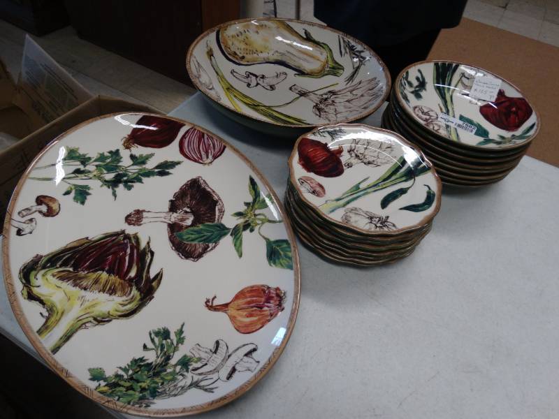 lot 7682 image: William-Sonoma French Market dinnerware set