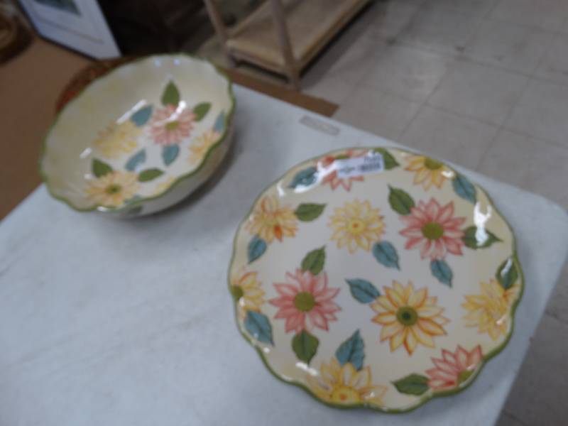 lot 7685 image: 2 pcs Longaberger pottery