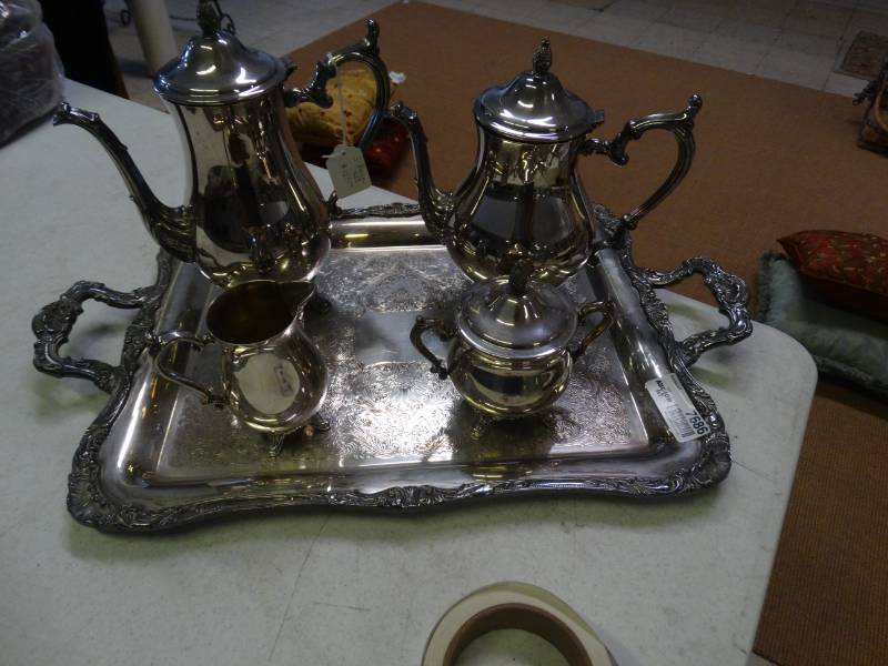 lot 7686 image: 5 pc silverplate serving set