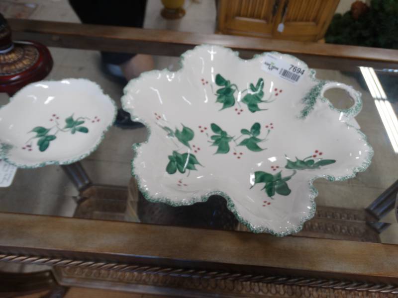 lot 7694 image: 2 pottery pieces