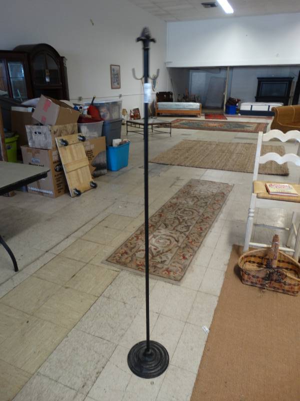 lot 7696 image: Floor stand towel rack