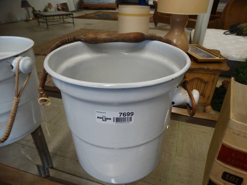lot 7699 image: Porcelain on metal bucket w handle